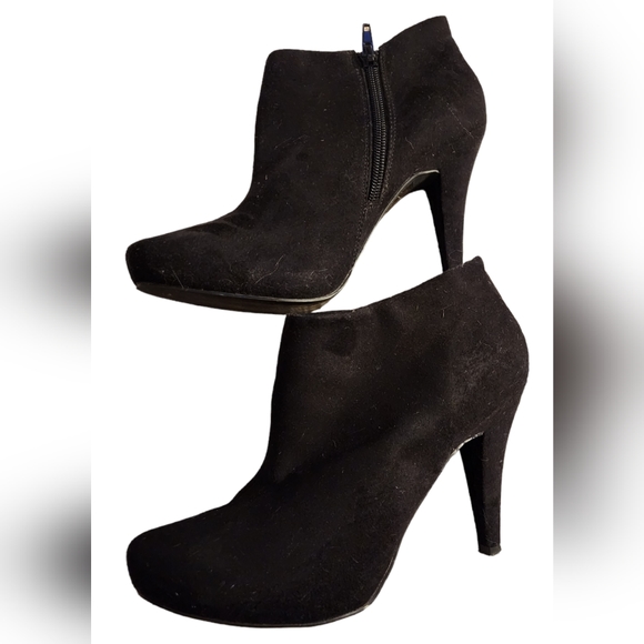π Black Faux Suede Call it Spring Ankle Booties Size 8 - Picture 3 of 5